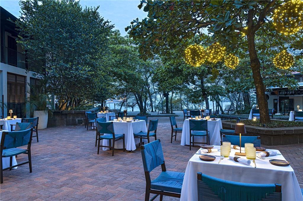 Santarena Hotel At Las Catalinas المطعم الصورة